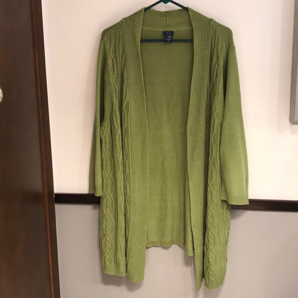 Green 3/4 length sleeves, cardigan